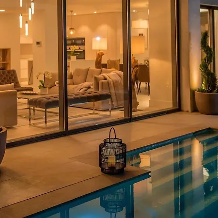 Grand Intense With High End Beachfront * 科尔丘拉