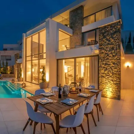 Vila Grand Intense With High End Beachfront