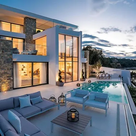 Grand Intense With High End Beachfront Vila