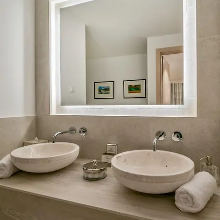 Grand Intense With High End Beachfront Vila