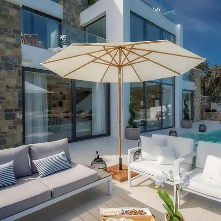Grand Intense With High End Beachfront Vila *