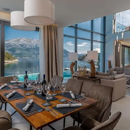 Vila Grand Intense With High End Beachfront *
