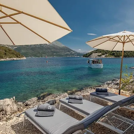 Grand Intense With High End Beachfront