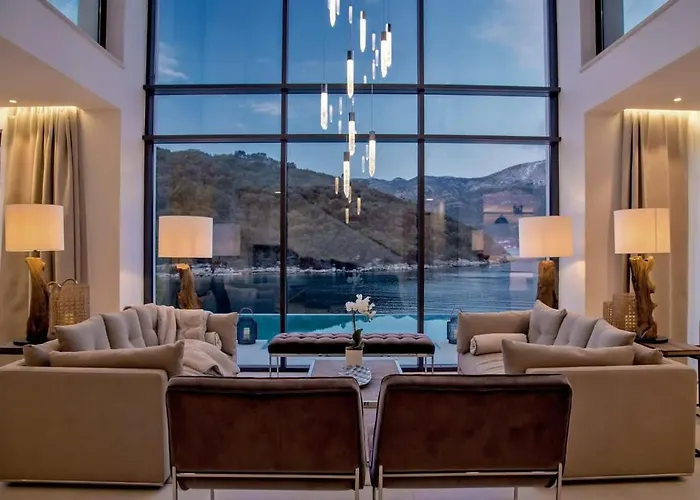 Grand Intense With High End Beachfront קורצולה