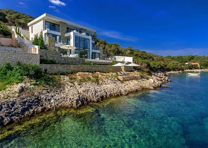 Grand Intense With High End Beachfront וילה קורצולה