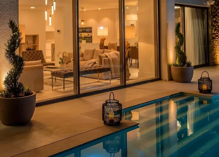 Grand Intense With High End Beachfront * קורצולה