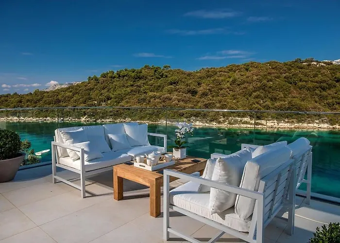 Grand Intense With High End Beachfront