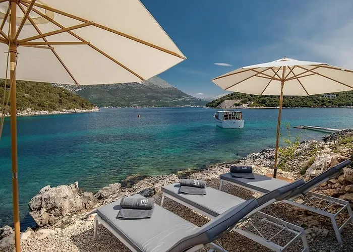 Grand Intense With High End Beachfront